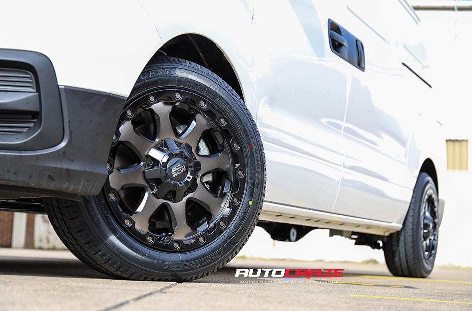 HYUNDAI-ILOAD-SAVAGE-SATIN-BLACK-PEWTER